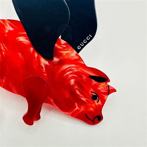 New Gucci Red Resin Flying Pig Brooch Pin with Logo 566798 8517